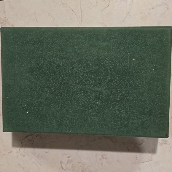 Vintage Reed Rose Gift Box - Picture 4 of 6